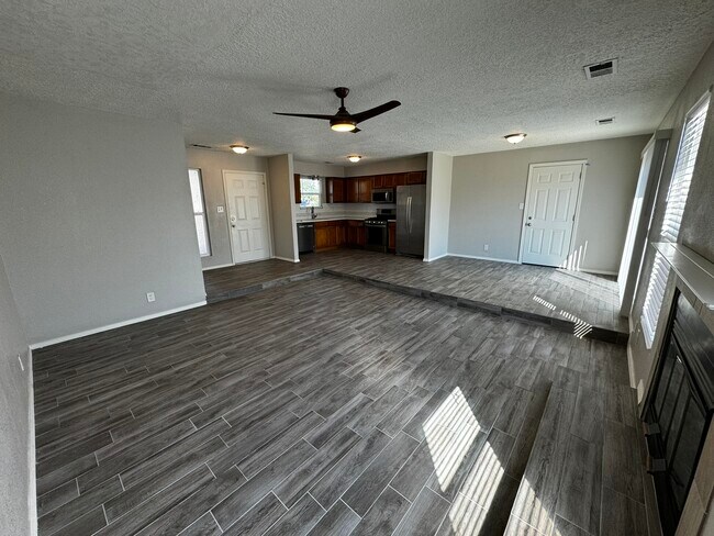 Building Photo - 488 Stallion Rd SE