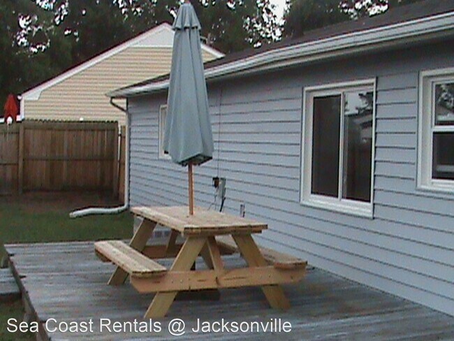 Foto del edificio - 3 br, 2 bath House - 405 Dawn Court