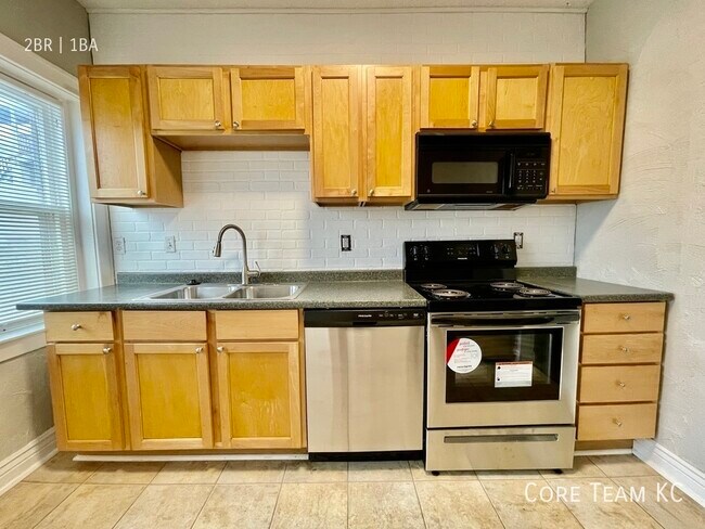 Building Photo - Large 2 Bed in Strawberry Hill