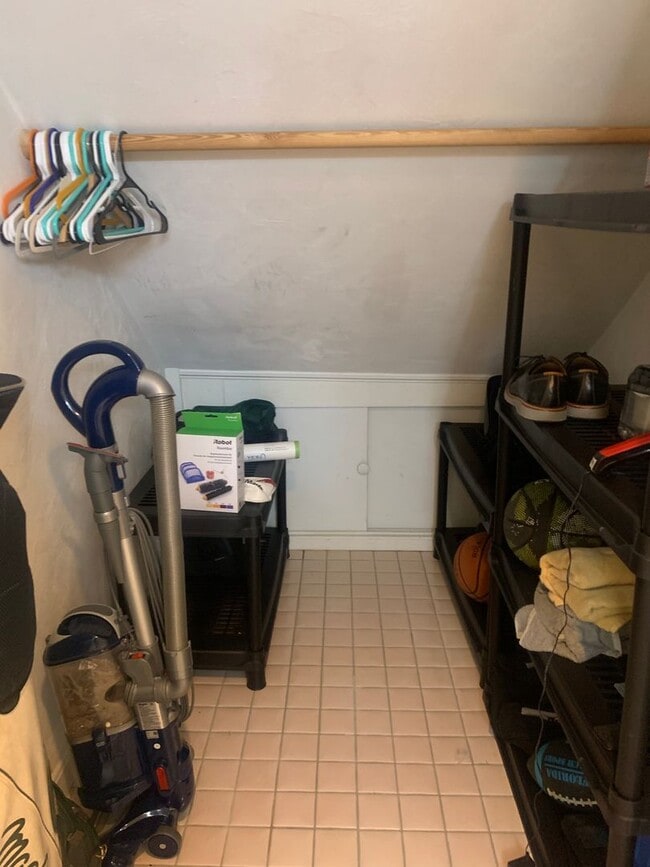 Building Photo - 120 Myrtle St