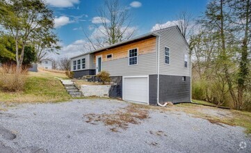 Building Photo - 306 Martin St