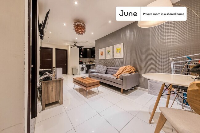 Foto del edificio - Private bedroom in 4 bed/2 bath Home