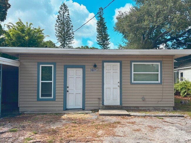 Back unit of large Duplex in Central Oak P... - Back unit of large Duplex in Central Oak P... House