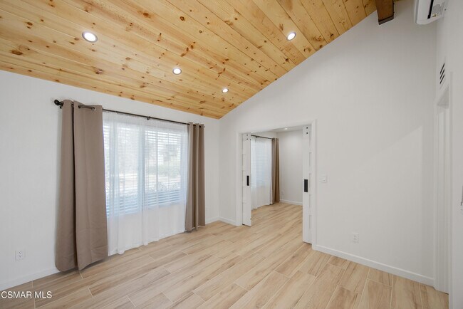 Building Photo - 5540 Lake Lindero Dr