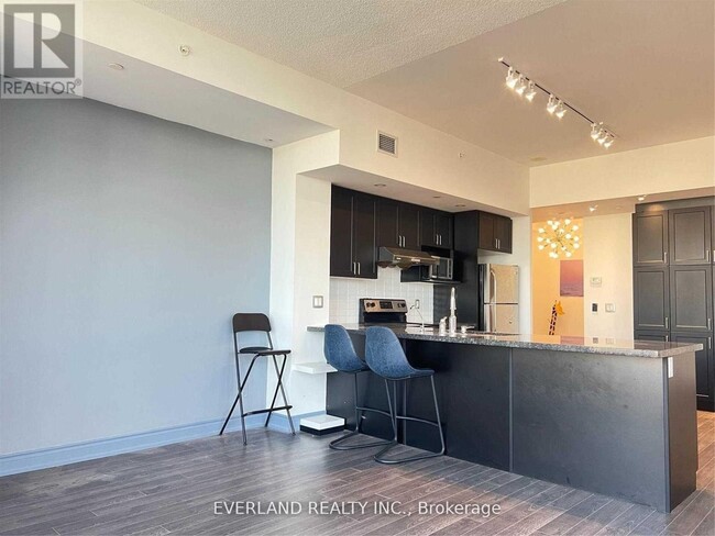 Building Photo - 89 S Town Centre Blvd