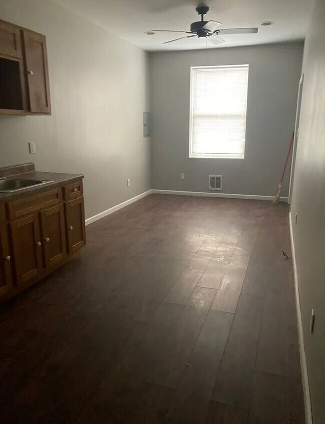 Foto del edificio - Beautifully Updated 2 Bedroom, 2 Bathroom Single-Family Home