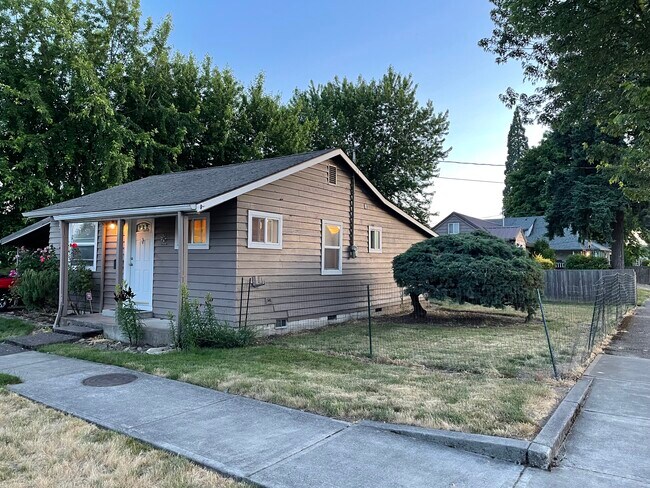 Front Corner - 801 S Center St