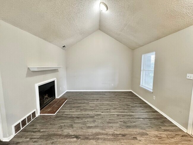 Foto del edificio - 6481 Summer Creek E