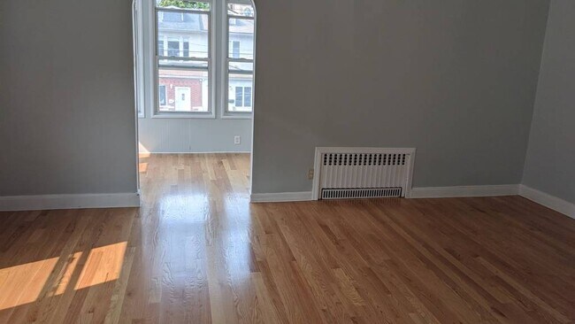Foto del edificio - 1845 E 19th St