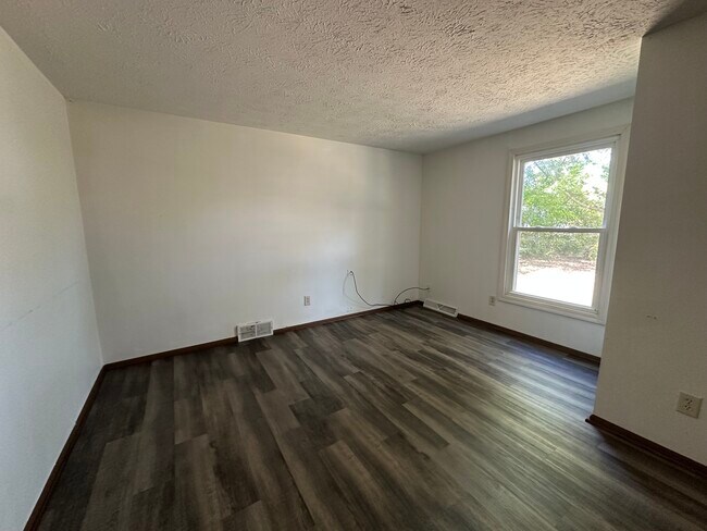 Foto del edificio - 8531 Kellydale St NW