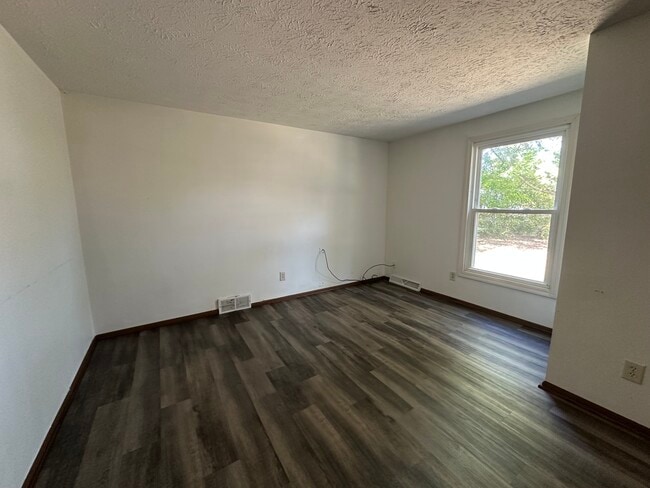 Building Photo - 8531 Kellydale St NW