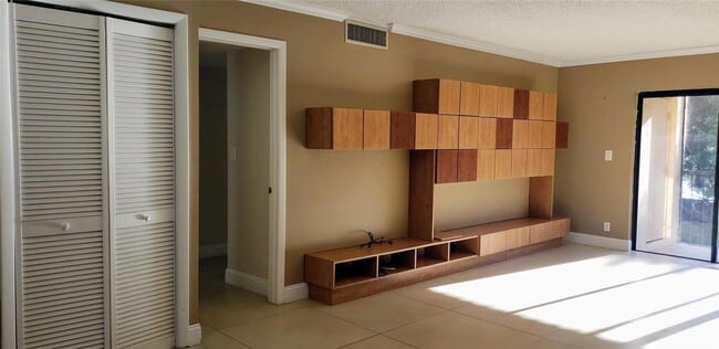 Foto del edificio - 331 Lakeview Dr