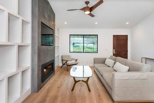 Foto del edificio - 2700 Geysers Rd