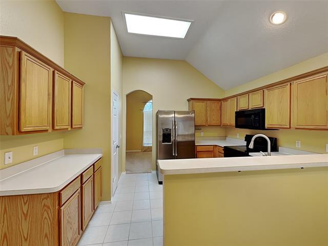 Building Photo - 7779 Park Downs Dr
