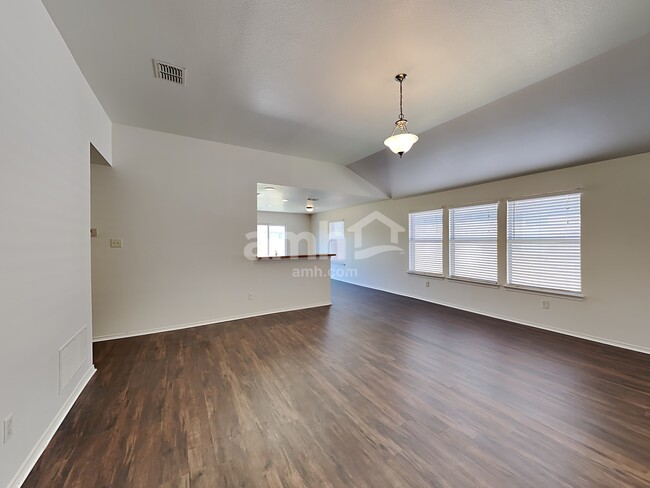 Foto del edificio - 9421 Pastime Ct