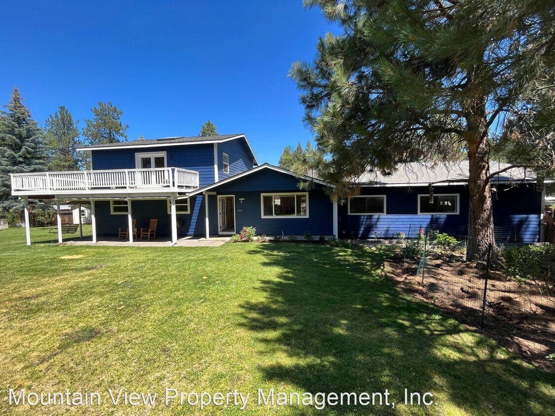 Primary Photo - 3 br, 2.5 bath House - 60833 Defiance St.