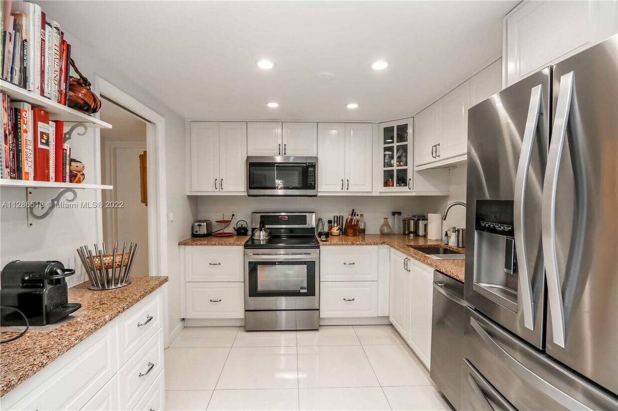 210 Seaview Dr Unit 207, Key Biscayne, FL 33149 Condo for Rent in Key