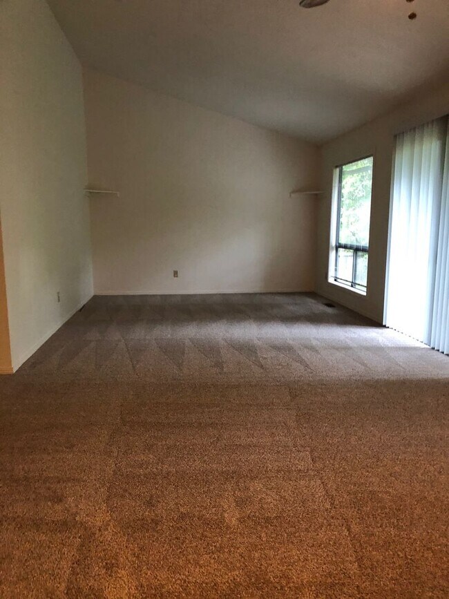Building Photo - 5856 SW Lakeview Blvd. ~ Lake Oswego Home