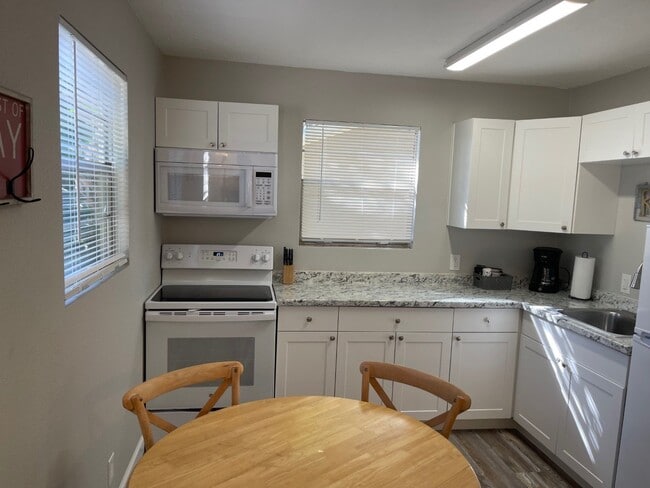 Foto del edificio - 2640 NE Indian River Dr