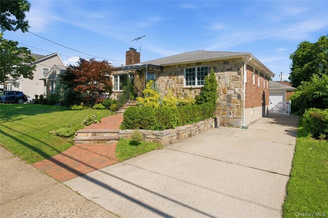 Foto del edificio - 1641 Falmouth Ave