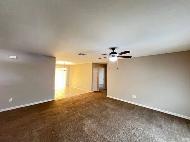 Foto del edificio - Gorgeous, 3 Bedroom, 2 Bathroom Home in th...
