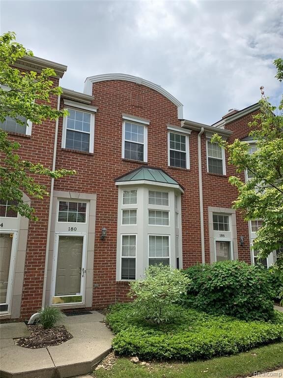 Foto principal - 180 Georgetown Square S