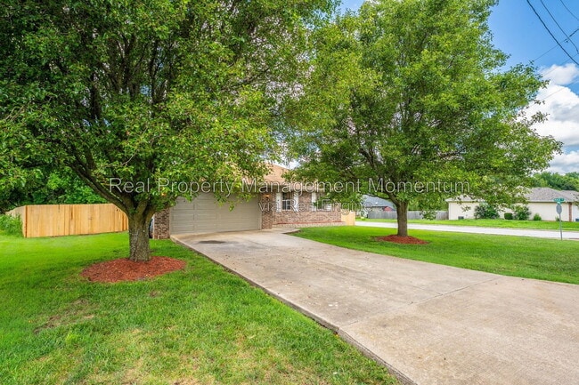 Building Photo - 813 Daniel Ln