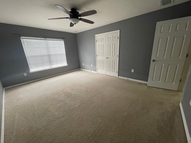 Building Photo - 2256 Seven Oaks Dr