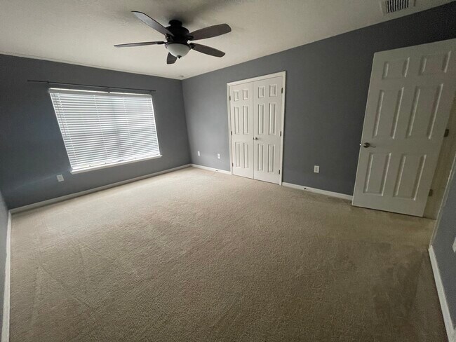 Foto del edificio - 2256 Seven Oaks Dr
