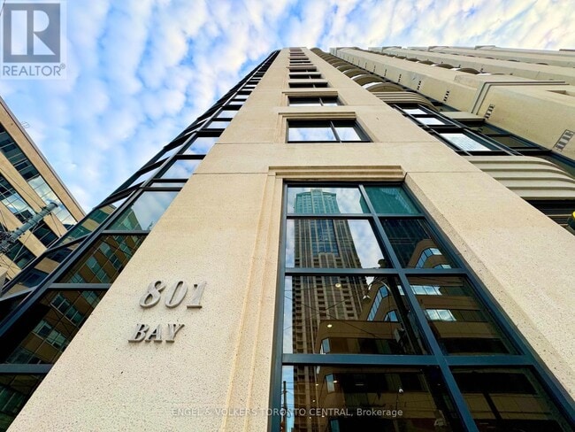 Building Photo - 801-2801 Bay St.