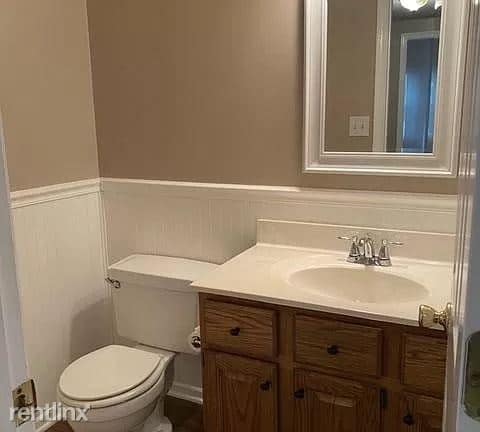 Building Photo - 4 br, 2.5 bath House - 300 Peachtree Ln