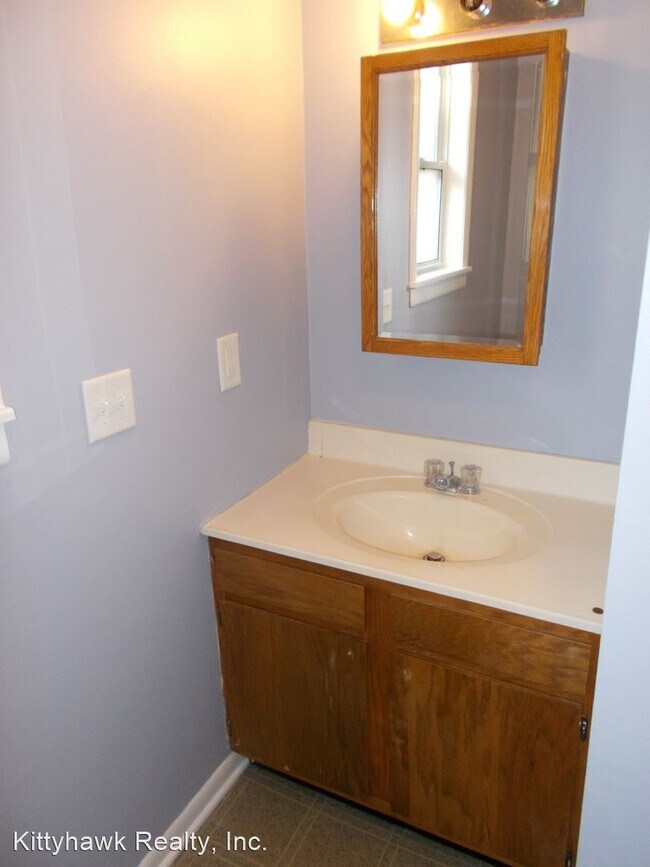 Building Photo - 2 br, 1 bath House - 955 Kenton Street