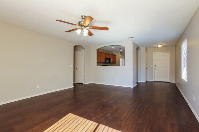 Foto del edificio - 2415 W Maldonado Rd