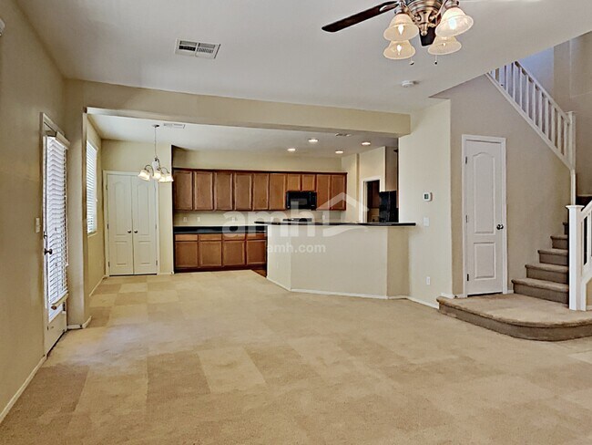 Foto del edificio - 1052 Crescent Falls St