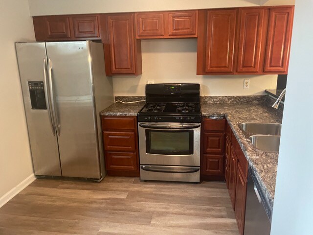 Primary Photo - 2020 Oak Park Ln