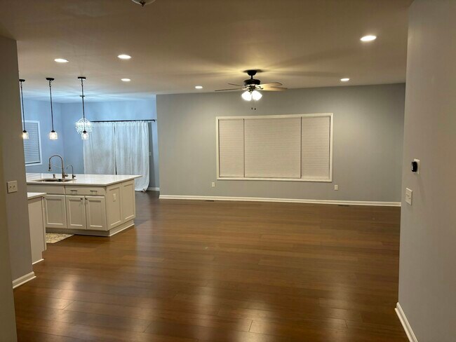 Foto del edificio - 2142 Hidden Ridge Dr