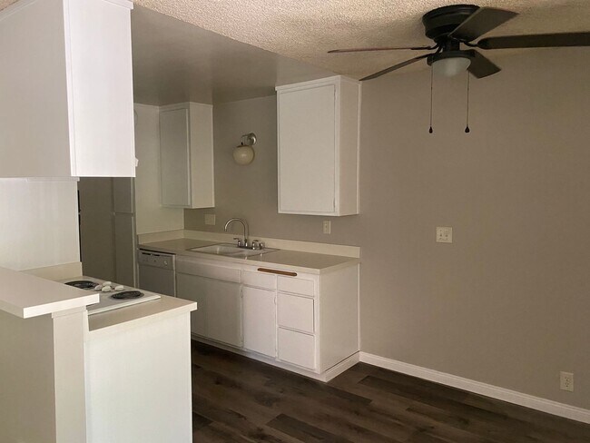 Foto del edificio - Spacious 1 Bedroom 1 Bath Upstairs Apartment