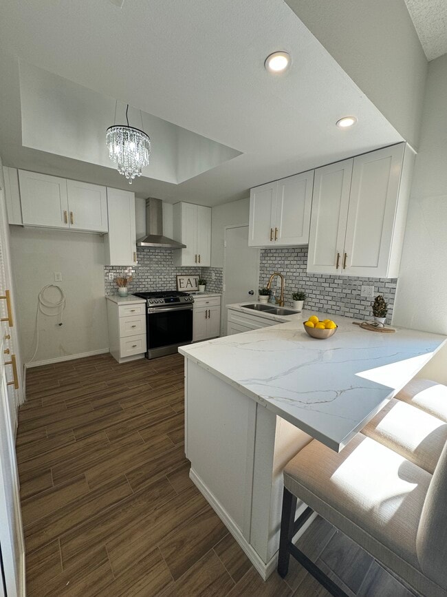 Building Photo - 814 W El Repetto Dr