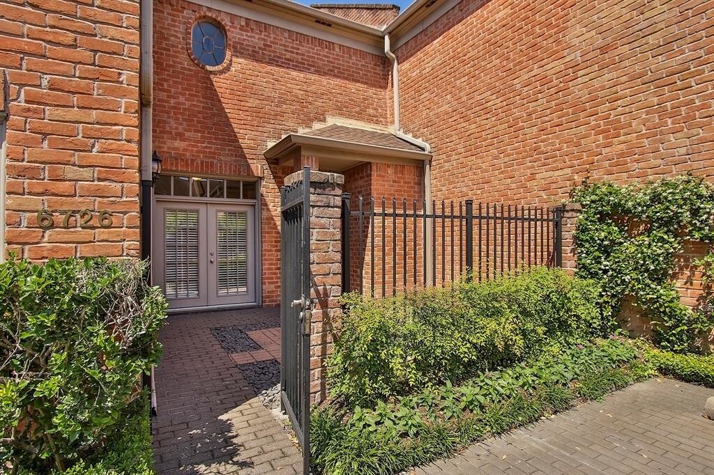 Primary Photo - 6726 Vanderbilt St