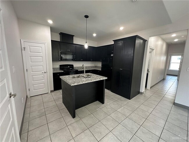Building Photo - 2232 S Vly Cir