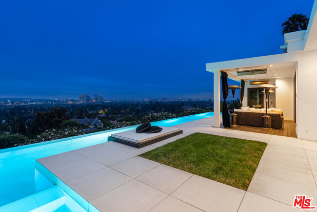 Building Photo - 1240 Shadow Hill Way