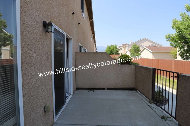 Foto del edificio - Welcome Home: A Stylish, Sun-Filled Townhouse You’ll Love!”