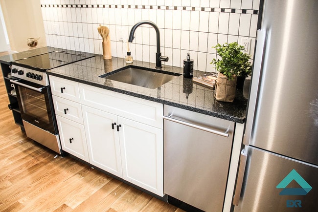 Building Photo - 845 Grand St