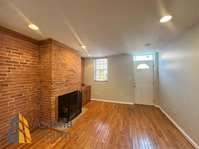 Building Photo - 3 Bedroom Home with Rooftop Views and Modern Finishes