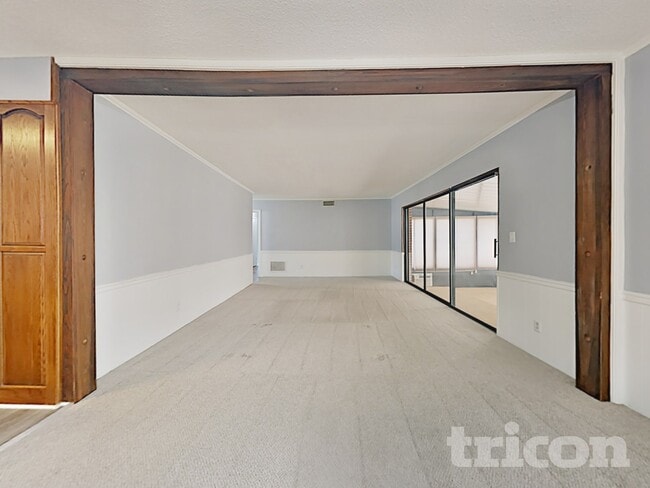 Foto del edificio - 8588 Lamanto Ave N