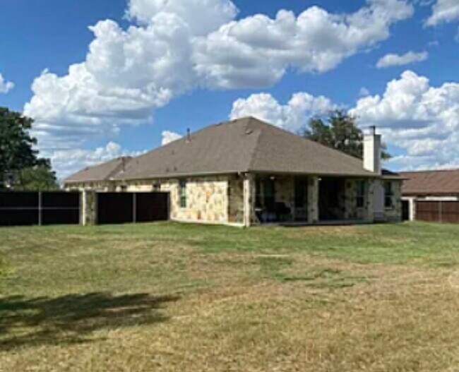 Building Photo - 323 Chisholm Trail