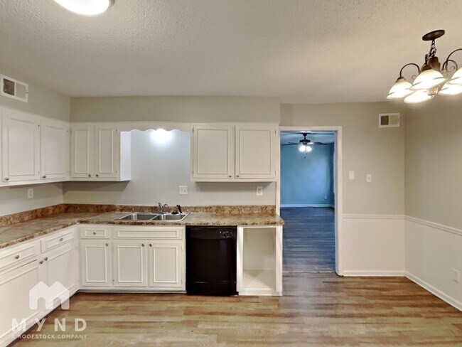 Foto del edificio - 2888 Baywood Dr