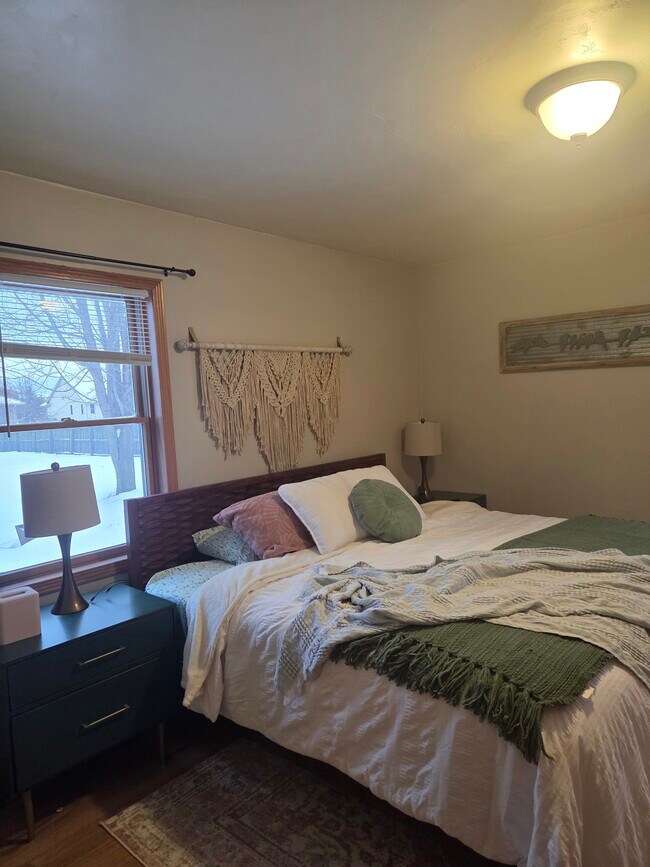 Dormitorio de la planta baja - 1903 Sagebrush Way