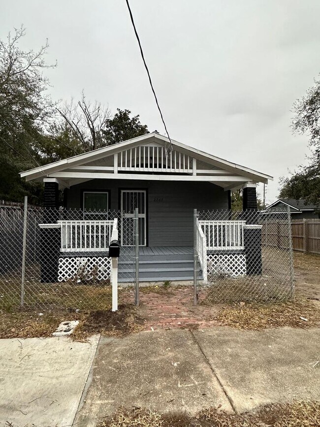 Photo - Fully Renovated 3/1 Single Family House Available for Immediate Rent!