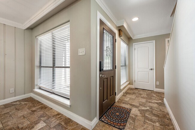 Building Photo - LAKEWAY Fully Furnished Corporate STR!  Up...